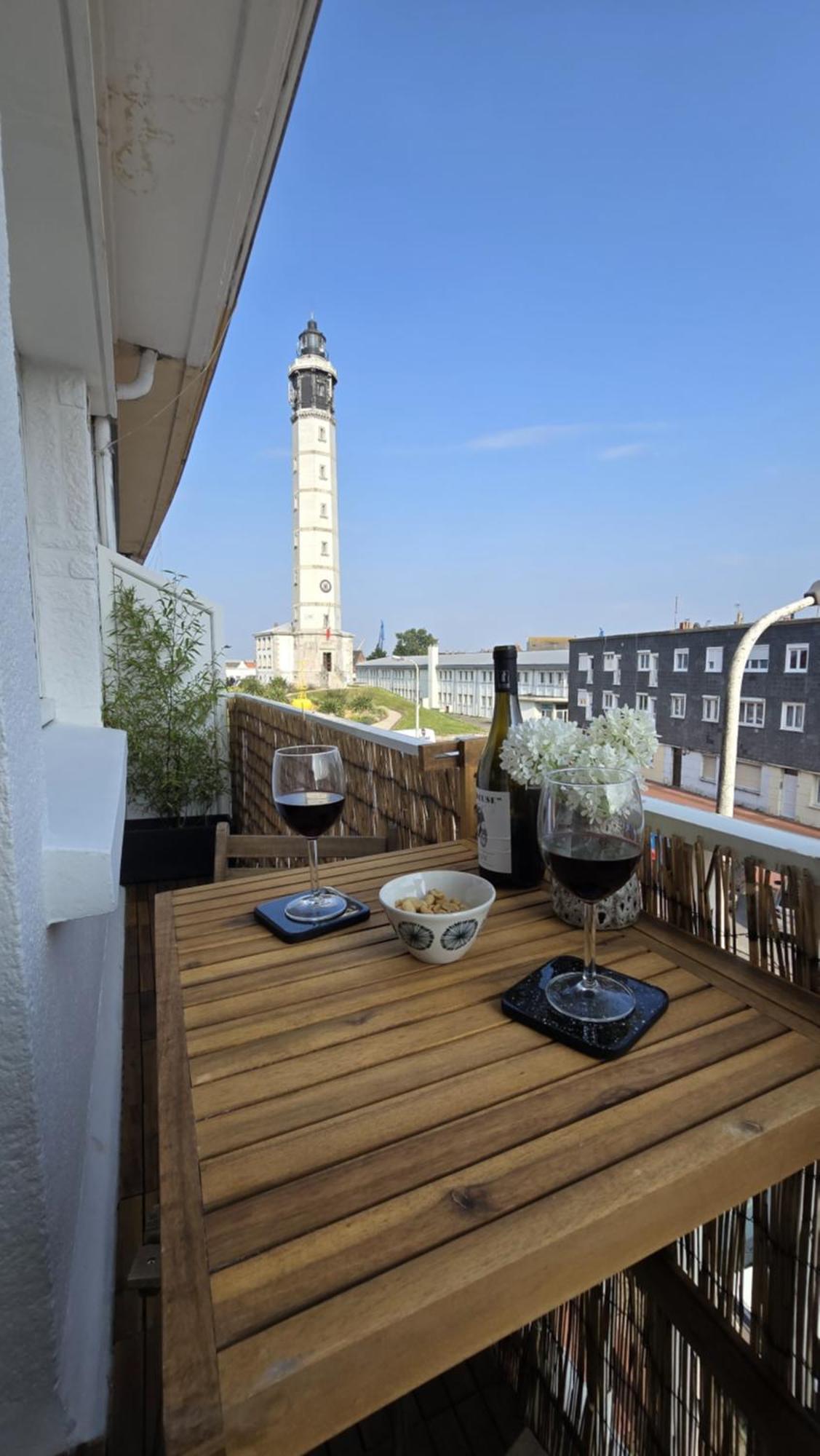 Thewatchtower Plage Dragon Ferry A Proximite Calais Exterior photo